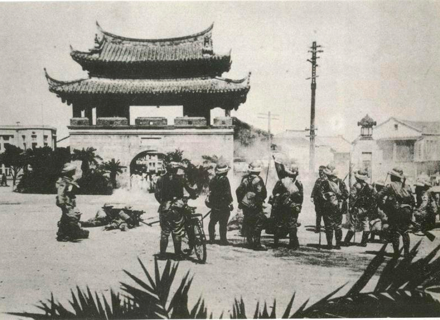 《新竹市地方寶藏資料庫》消防組在新竹東門城消防演習